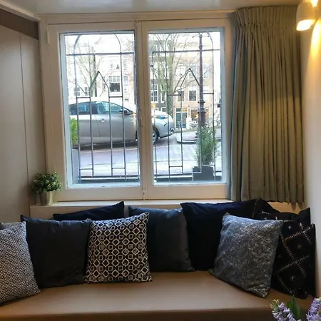 Singel Guest house 4*