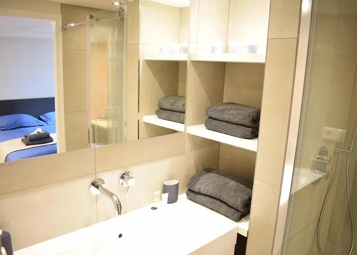 Singel Guest house 4*